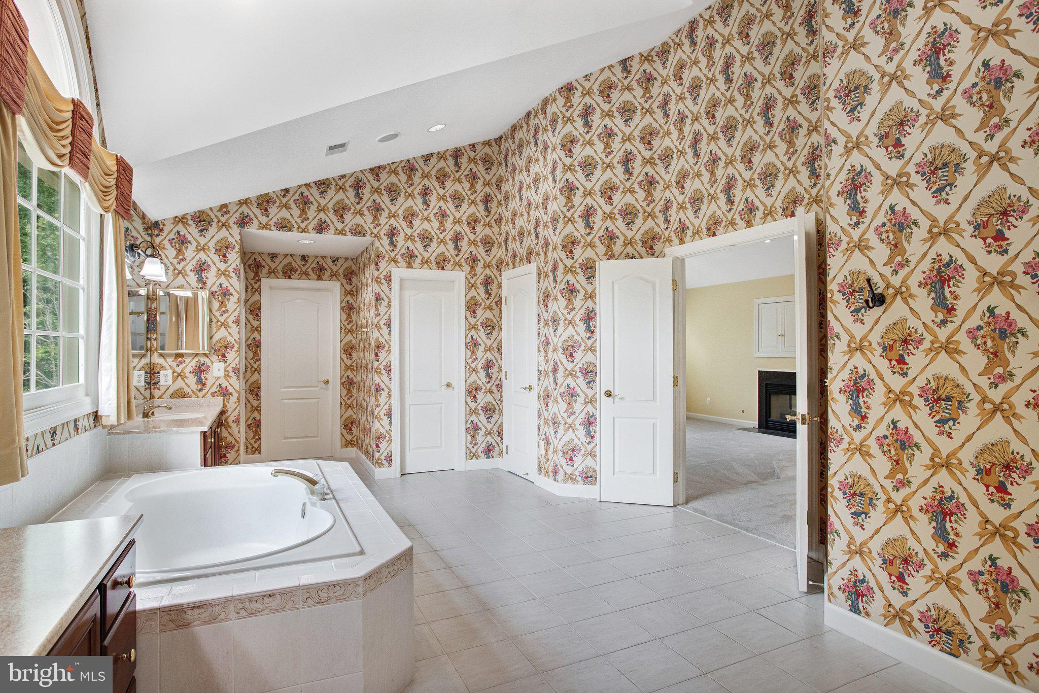 8261 ROSELAND DRIVE