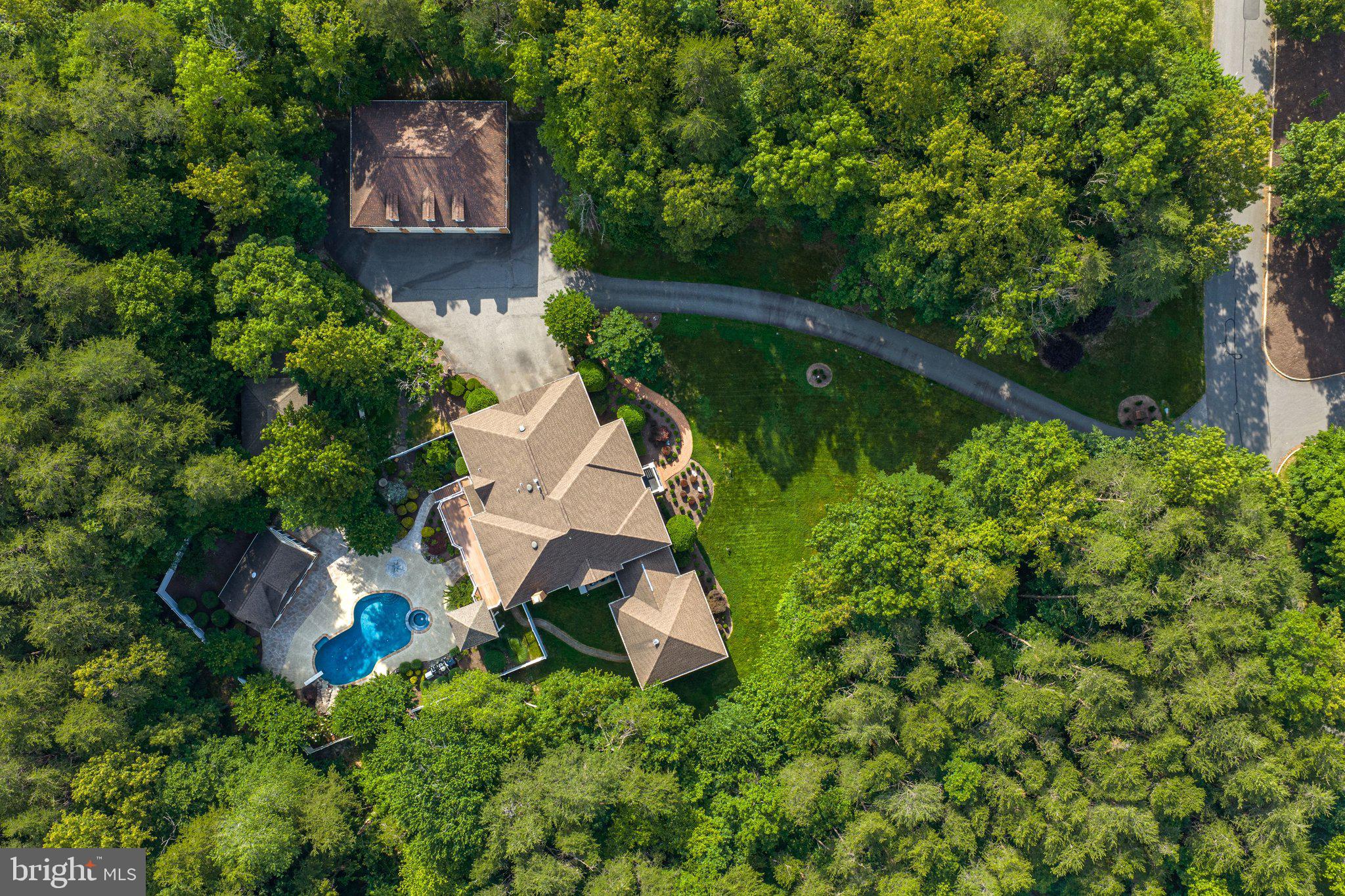 8261 ROSELAND DRIVE