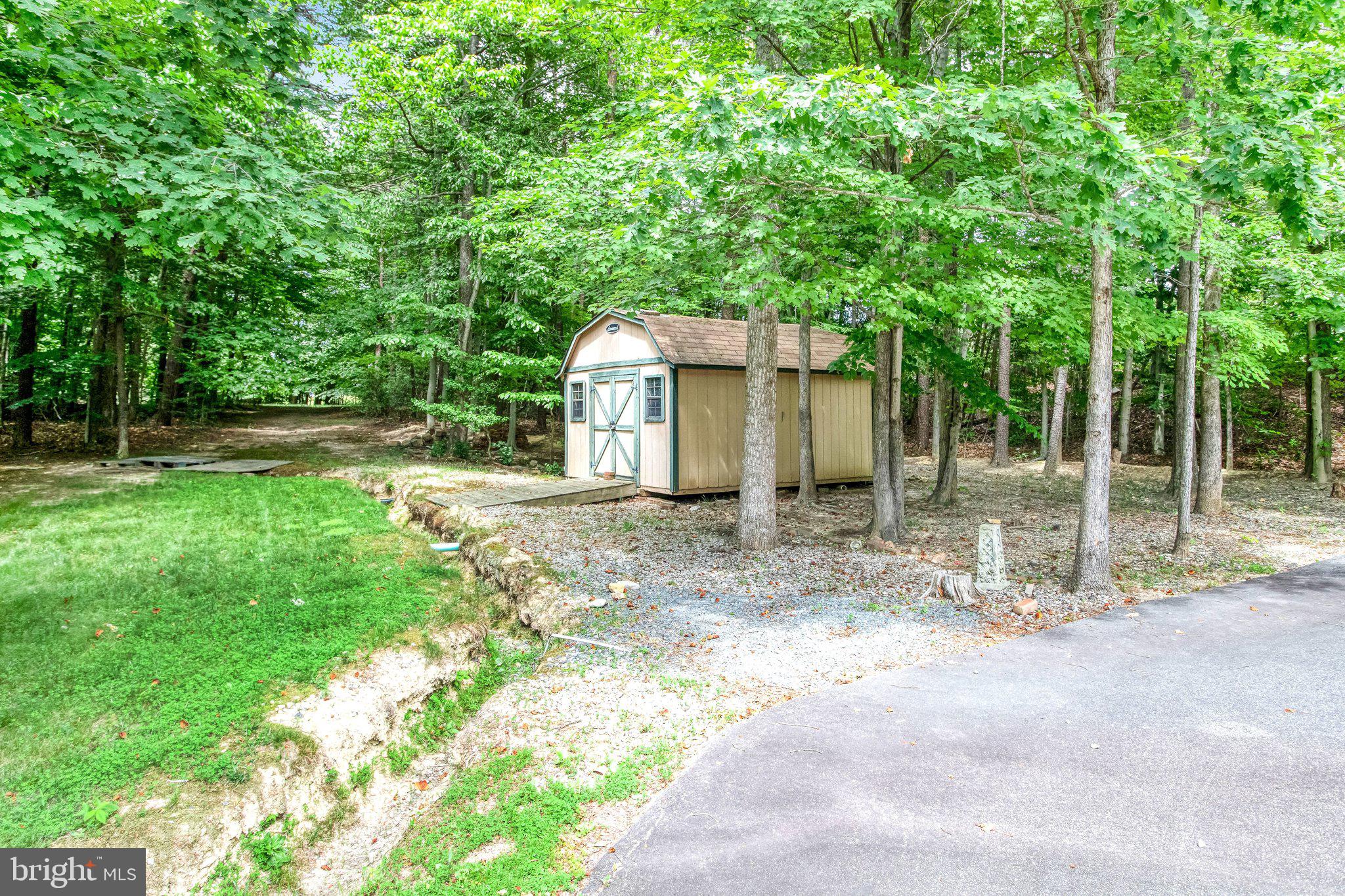 8261 ROSELAND DRIVE