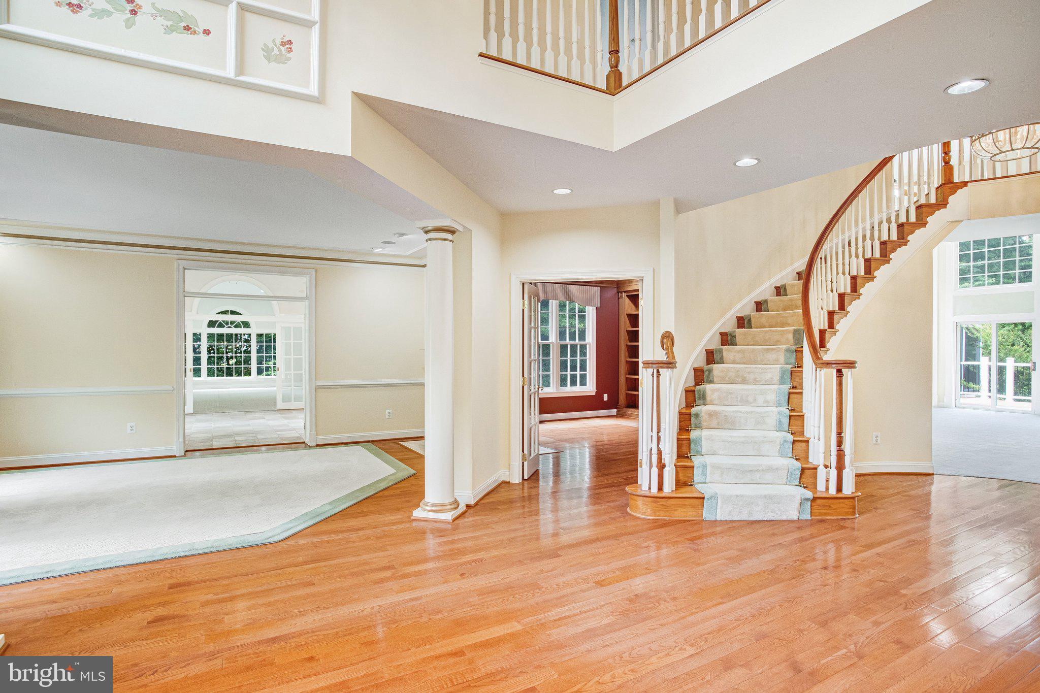8261 ROSELAND DRIVE