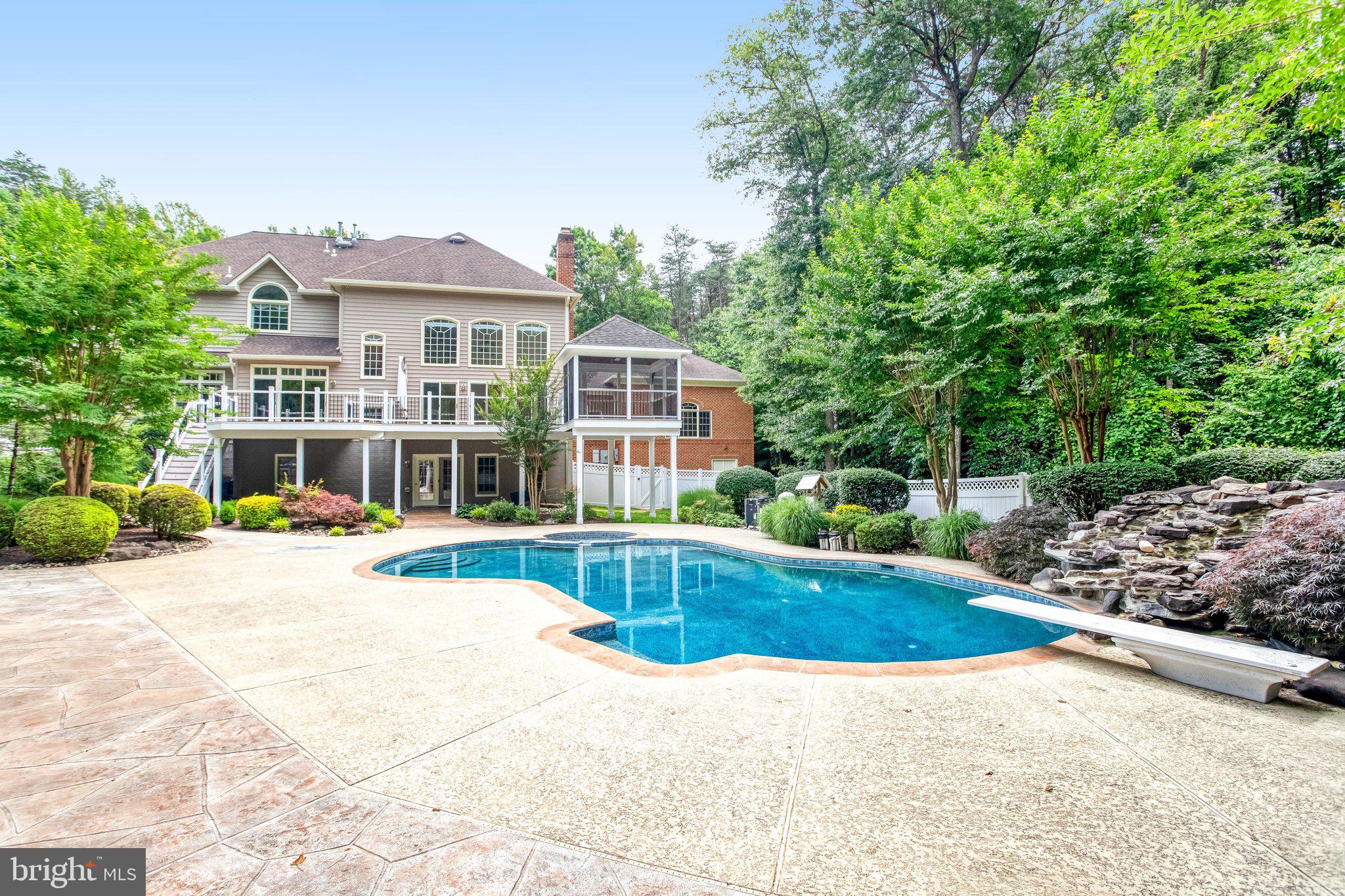 8261 ROSELAND DRIVE