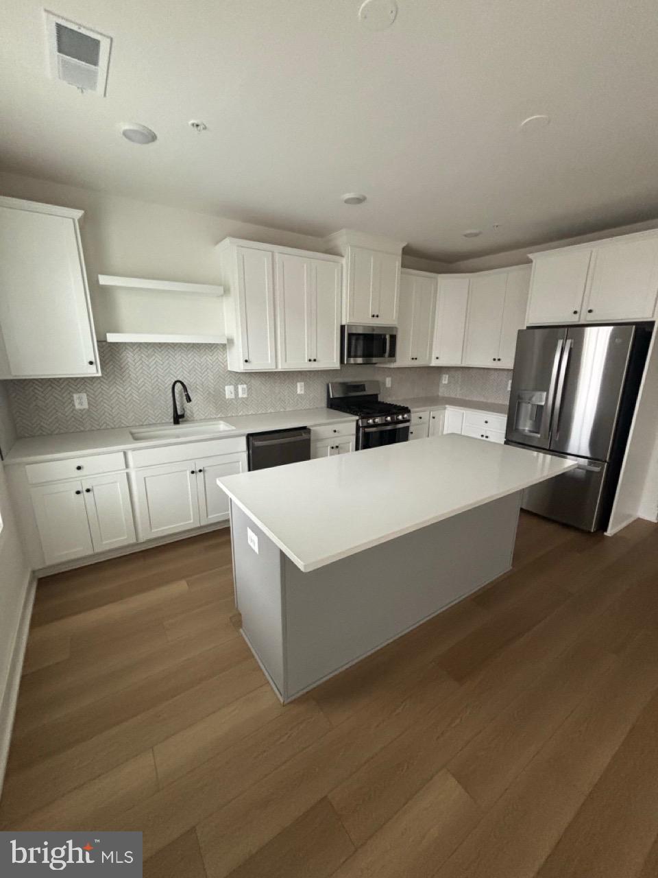 43396 FARRINGDON SQUARE