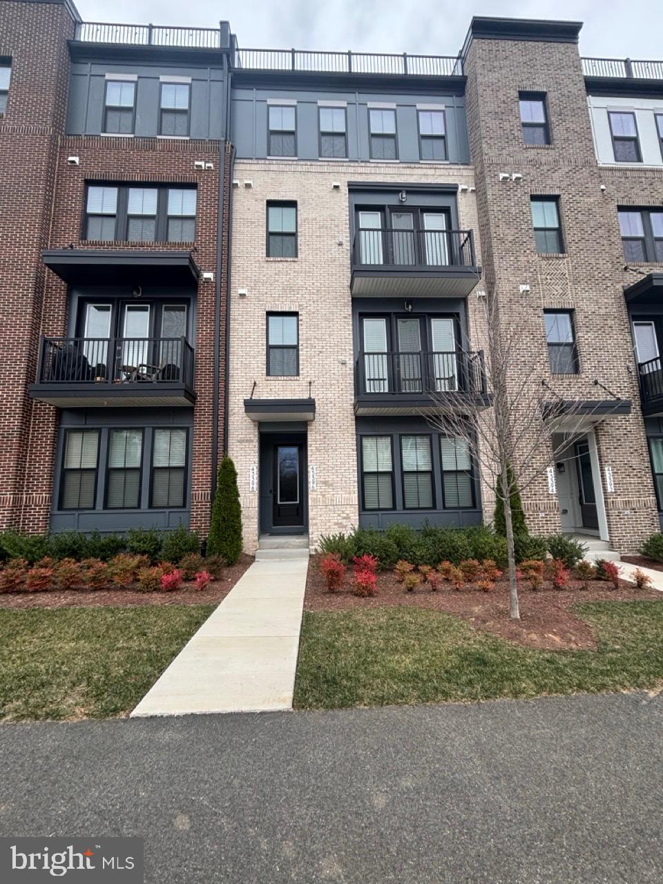 43396 FARRINGDON SQUARE