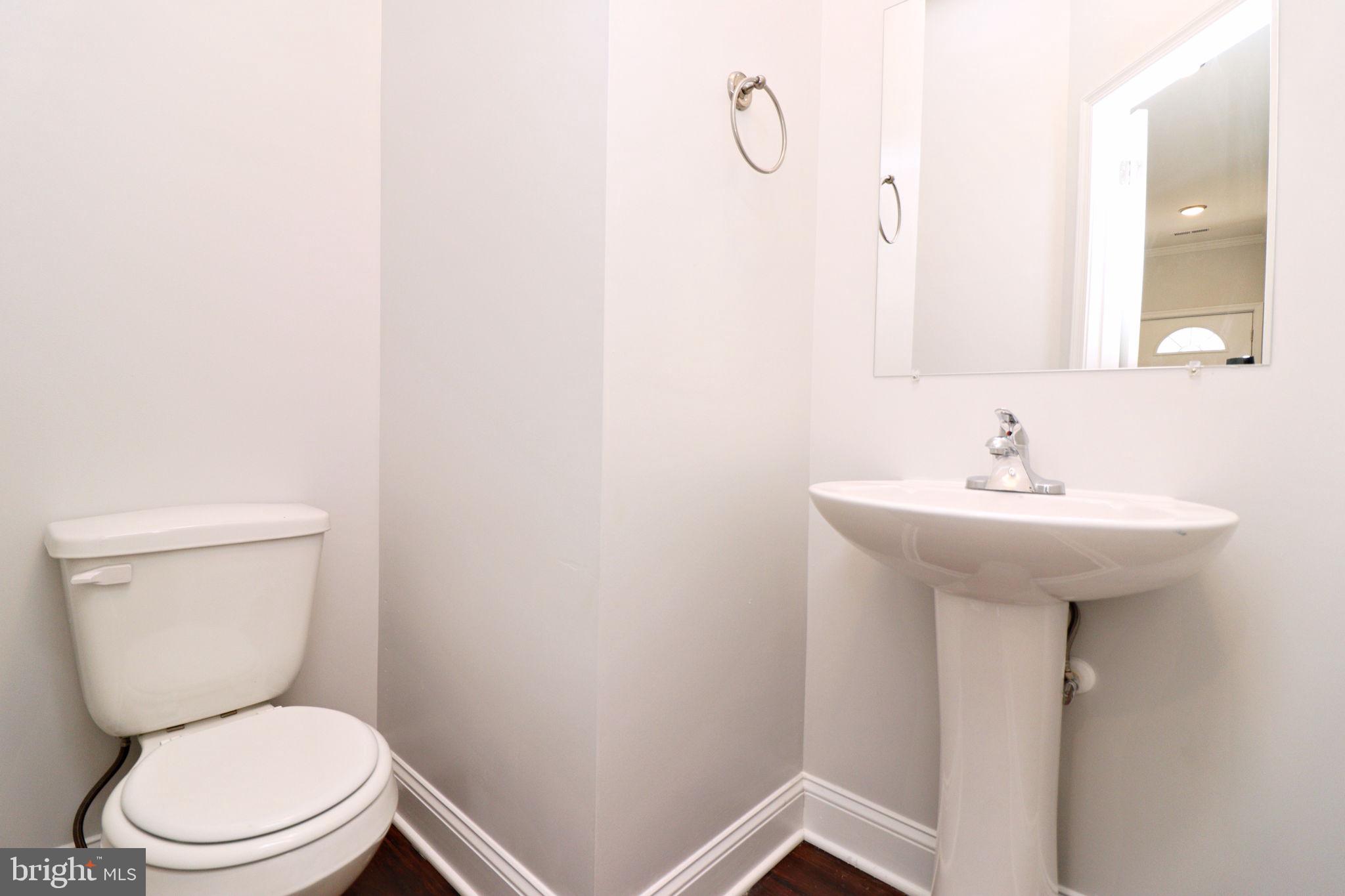 828 Washington Street St W