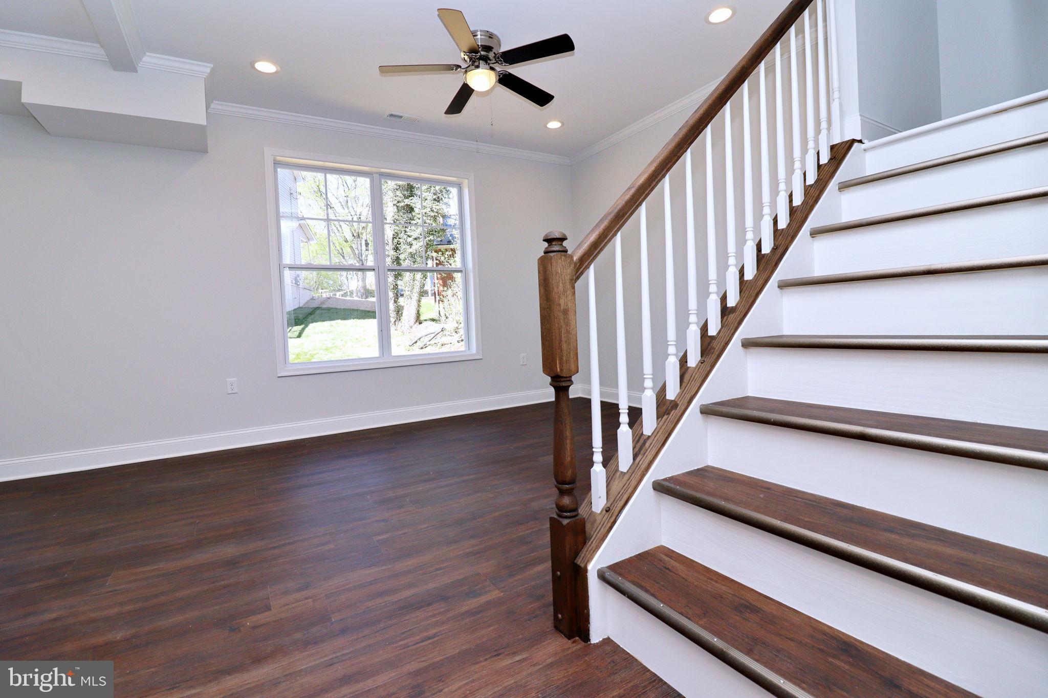 828 Washington Street St W