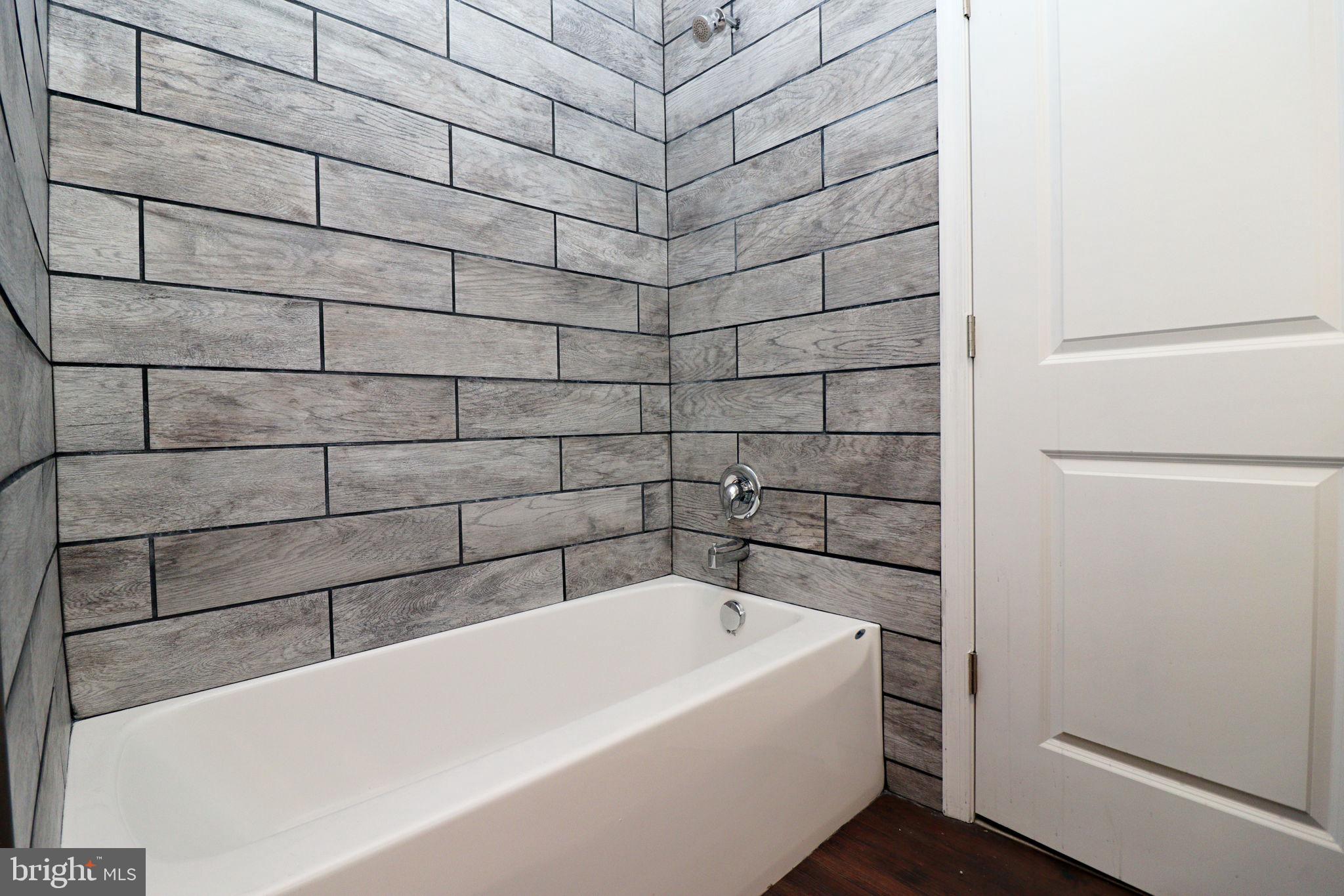 828 Washington Street St W