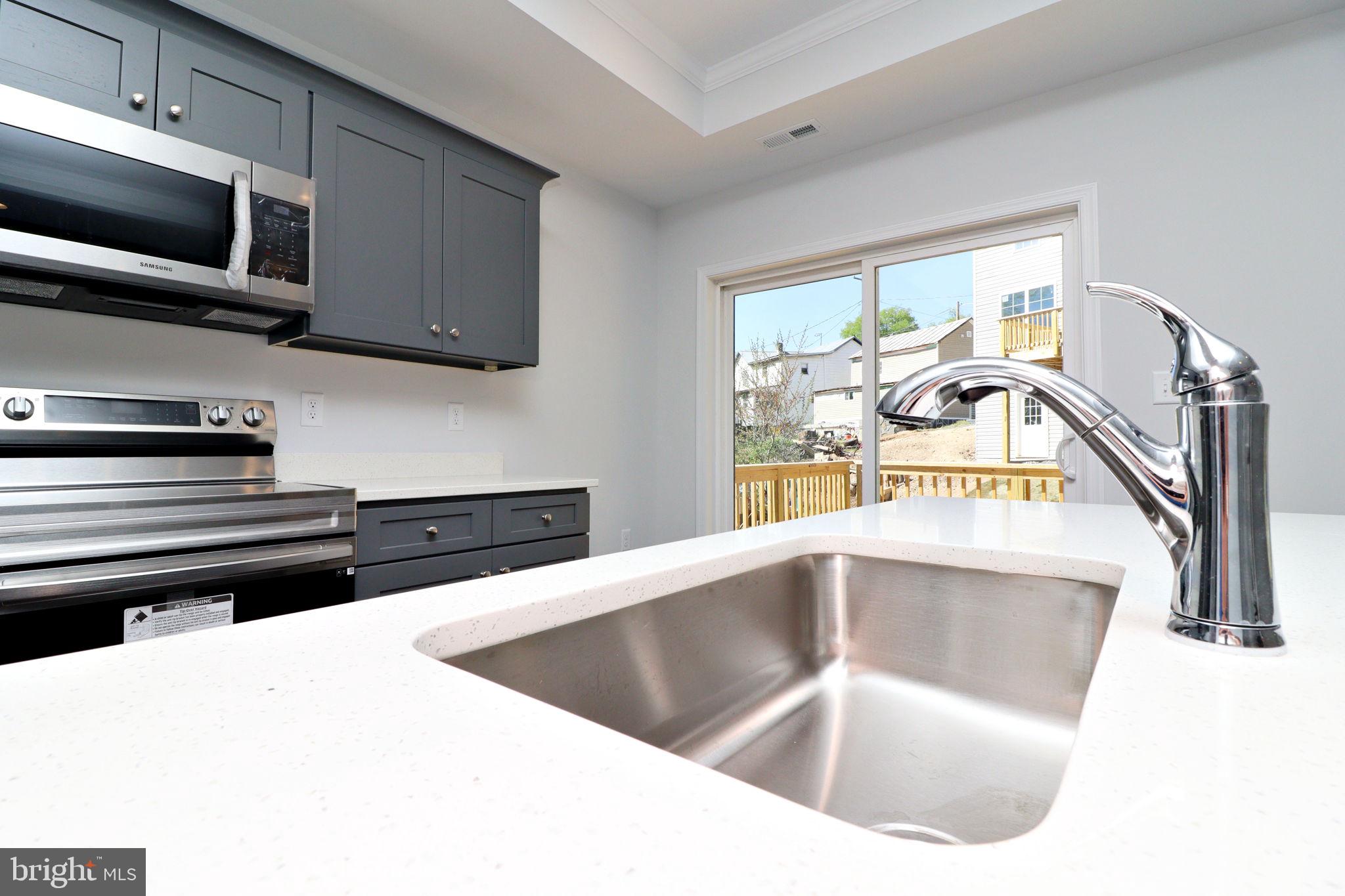 828 Washington Street St W