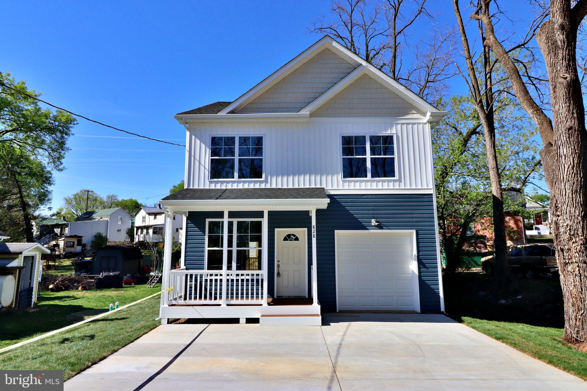 828 Washington Street St W