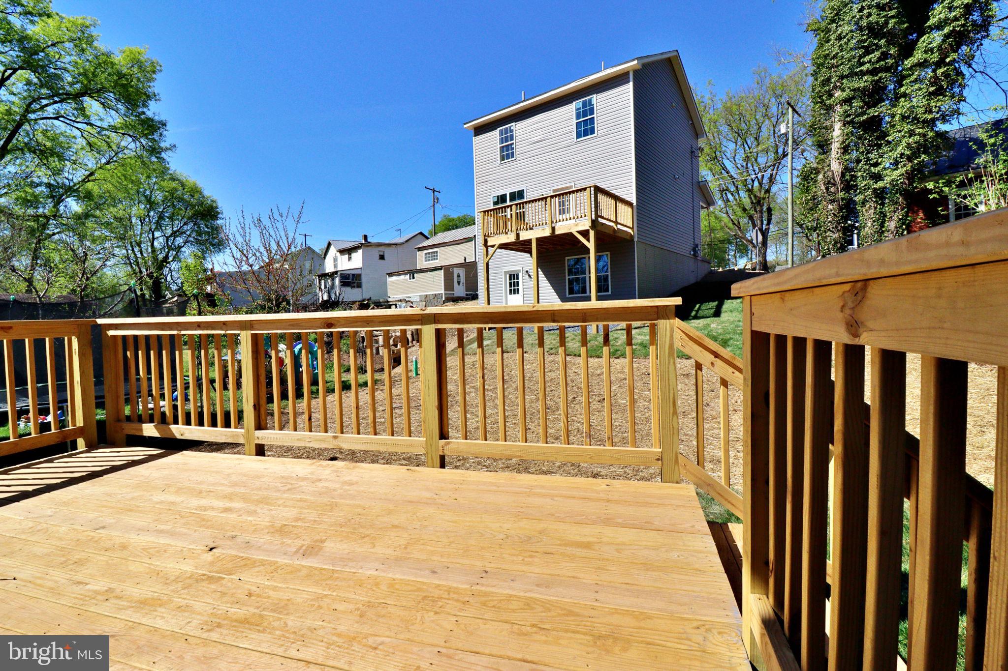 828 Washington Street St W