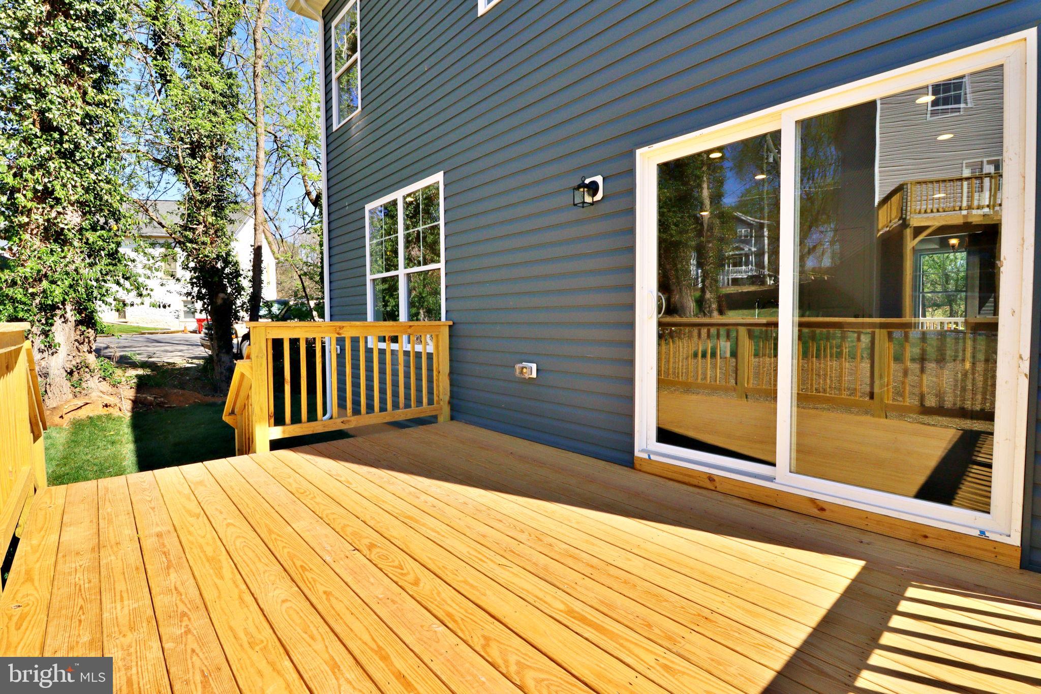 828 Washington Street St W