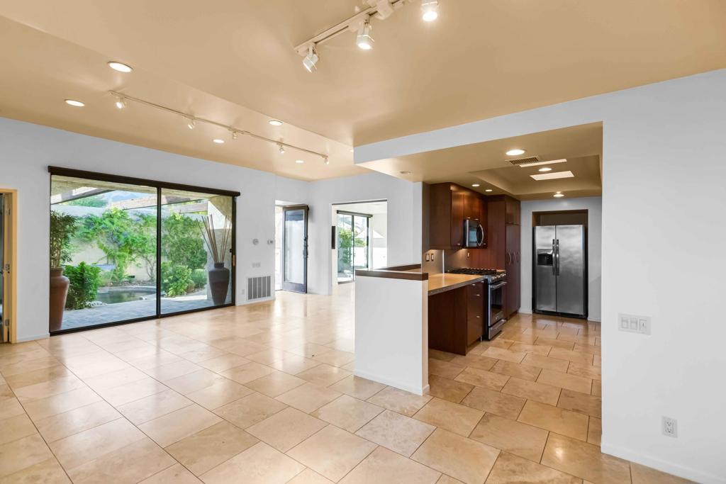 487 N Calle Rolph