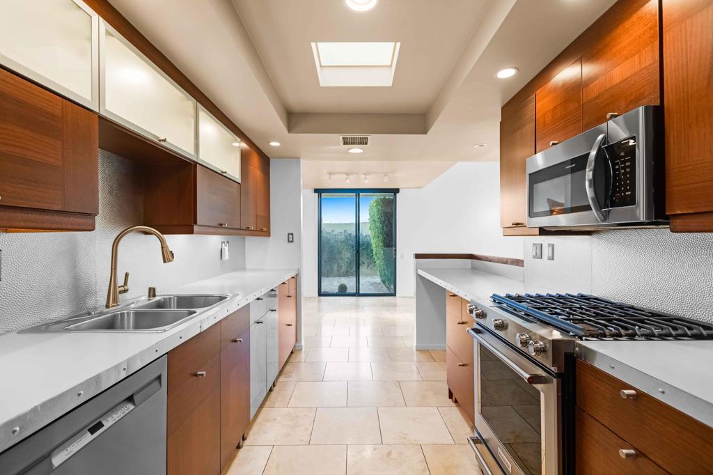 487 N Calle Rolph