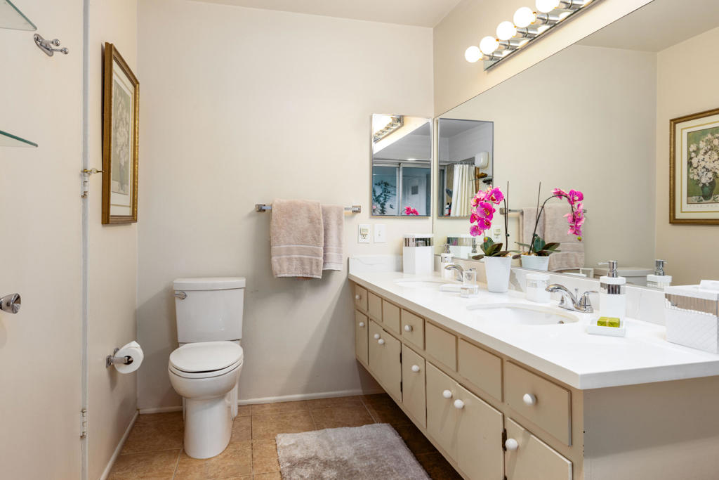 5369 E Lakeside Drive