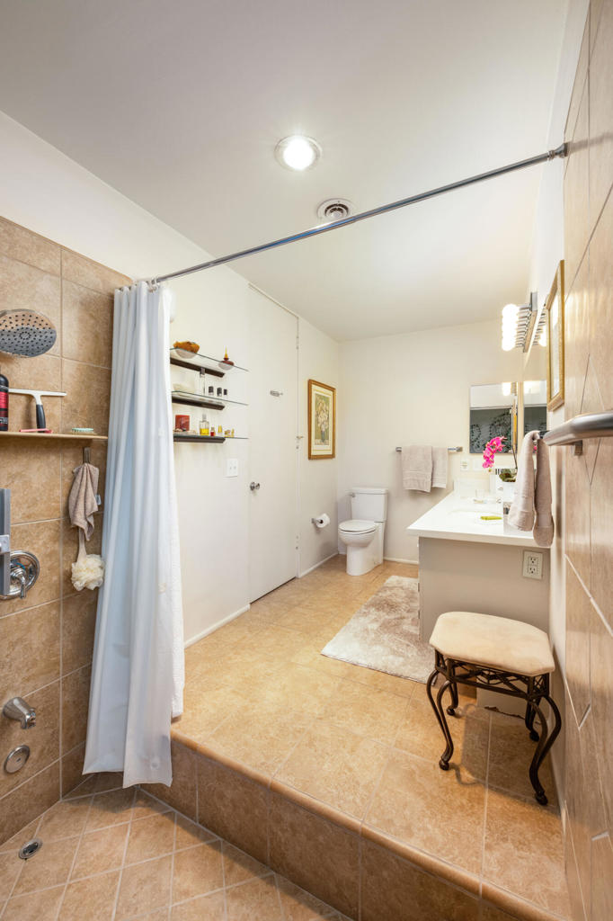 5369 E Lakeside Drive