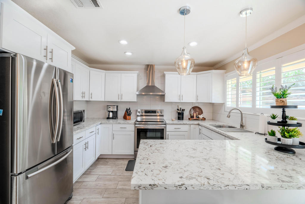 54885 Avenida Alvarado