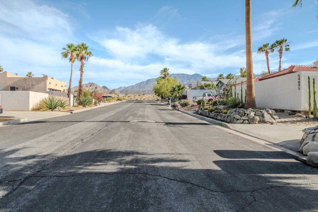 54885 Avenida Alvarado