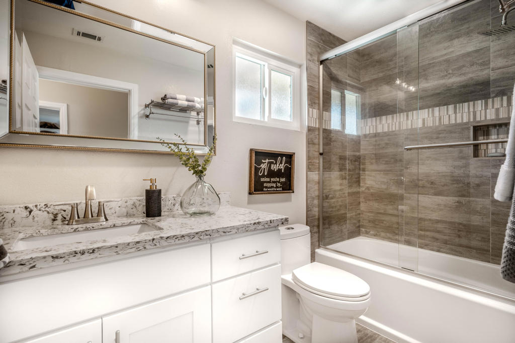 54885 Avenida Alvarado