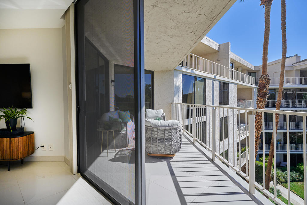 910 Island Drive 407