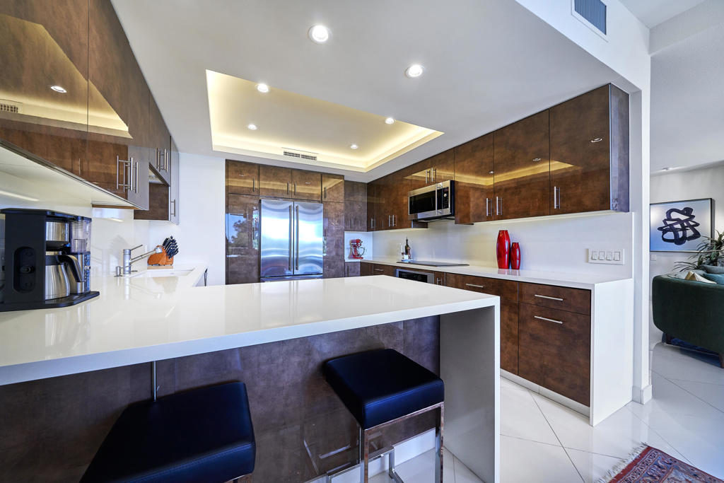 910 Island Drive 407