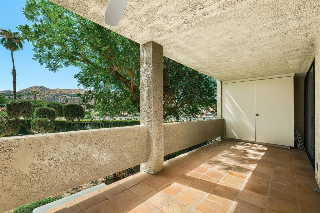 1660 S La Reina Way 1b