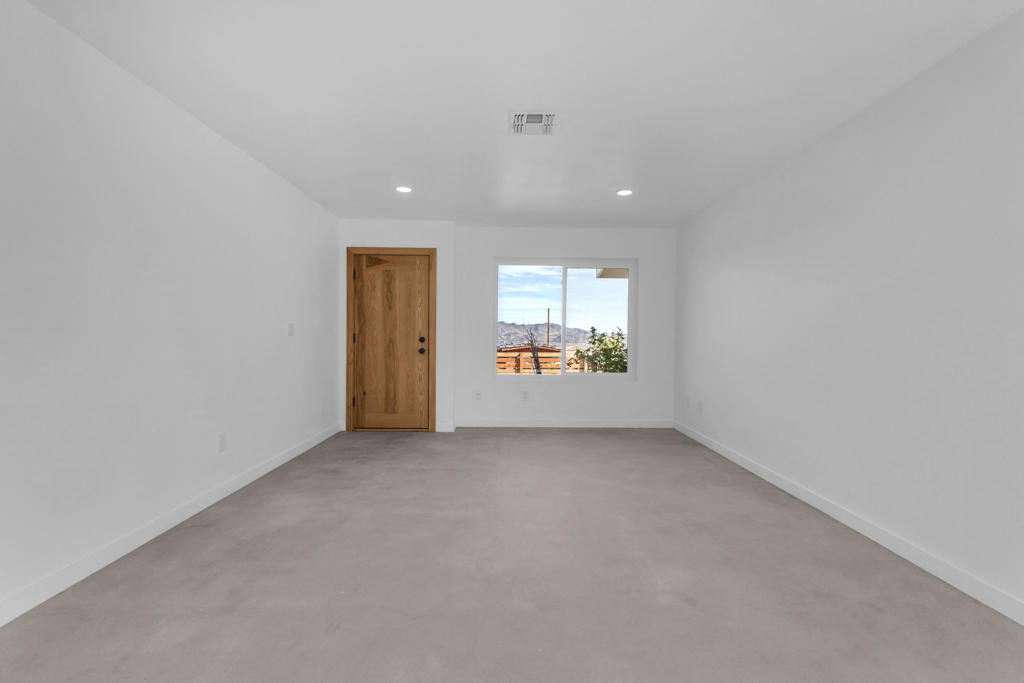 60711 Natoma Trail