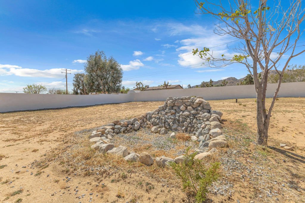 60711 Natoma Trail