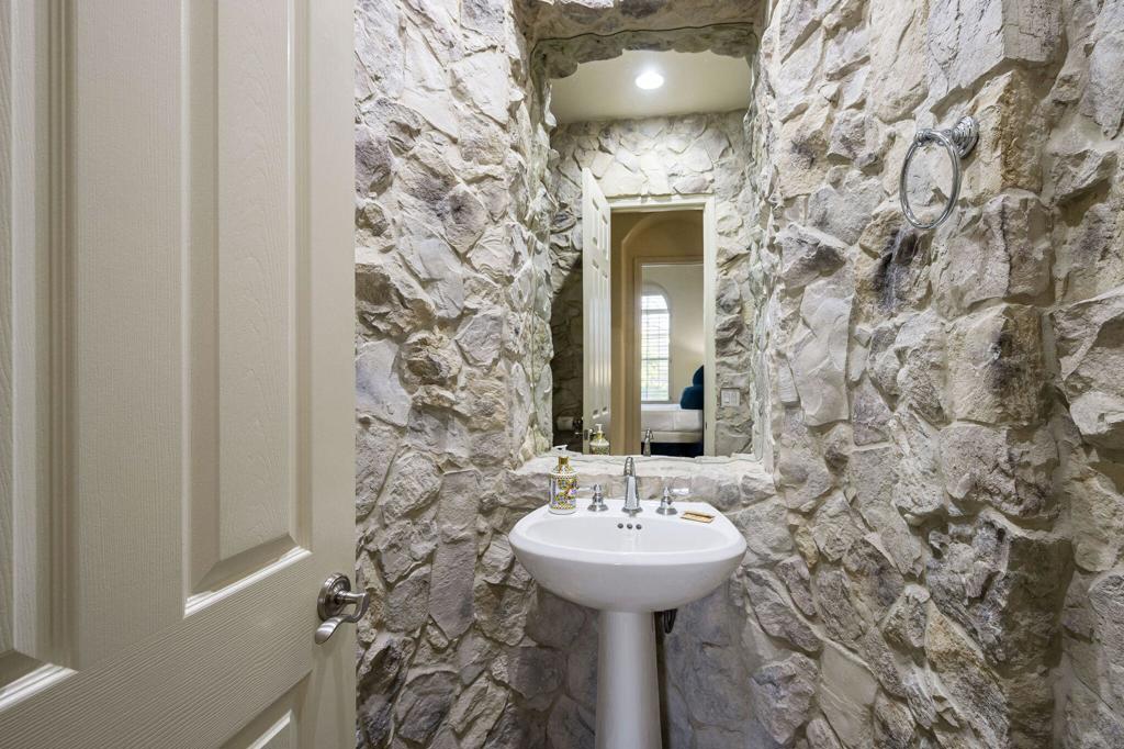 81390 Golf View Drive