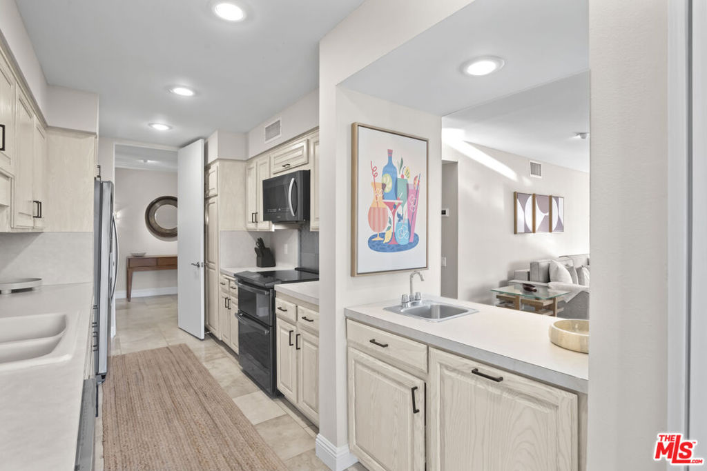 1630 S La Reina Way 3A