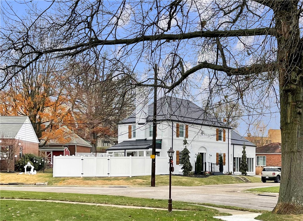 22 Frankford Ln