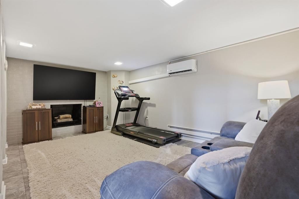 4209 Frederick DRIVE