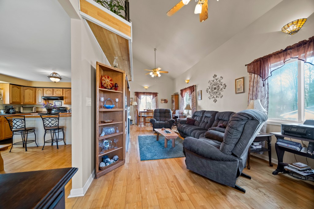 36161 BEECHWOOD Avenue