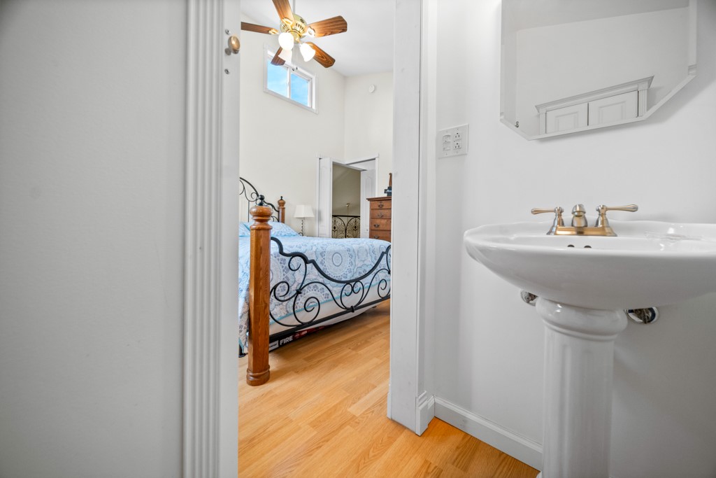 36161 BEECHWOOD Avenue