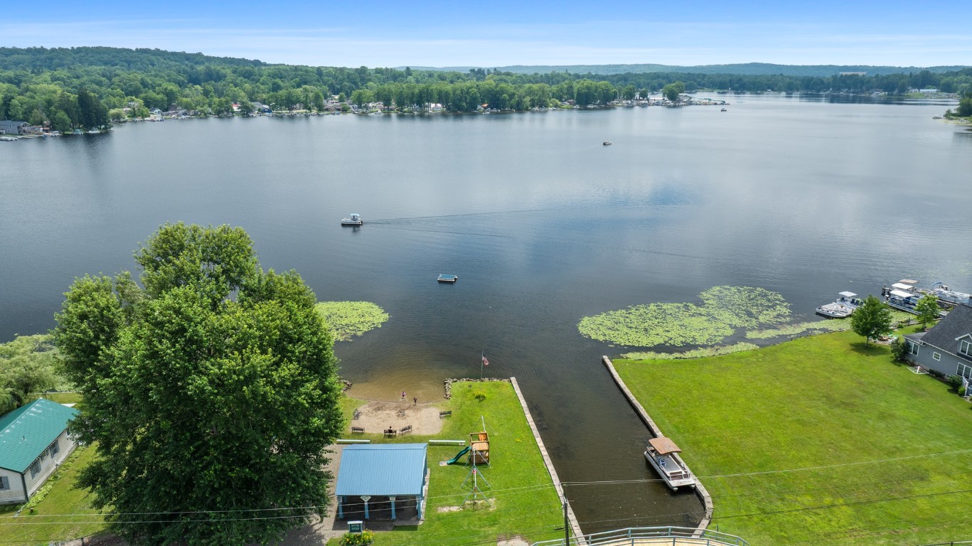 24530 SANDBURG Drive