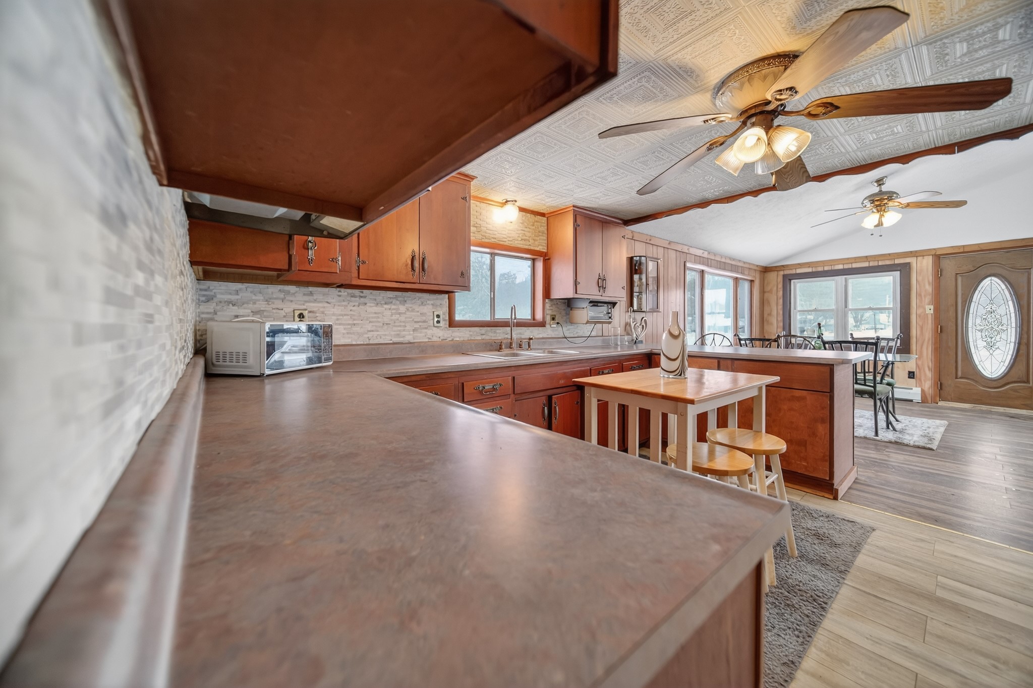 24689 WESTVIEW Drive