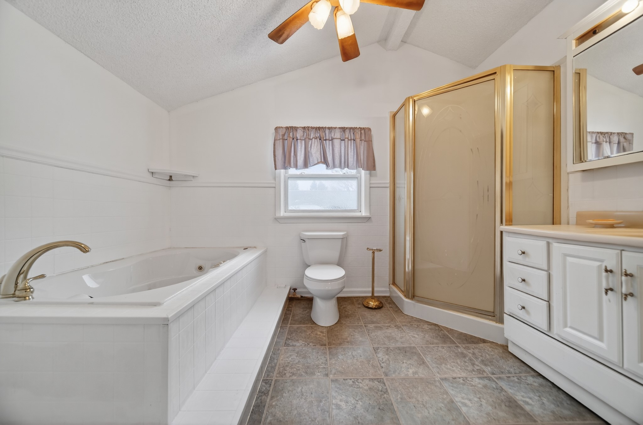 24689 WESTVIEW Drive