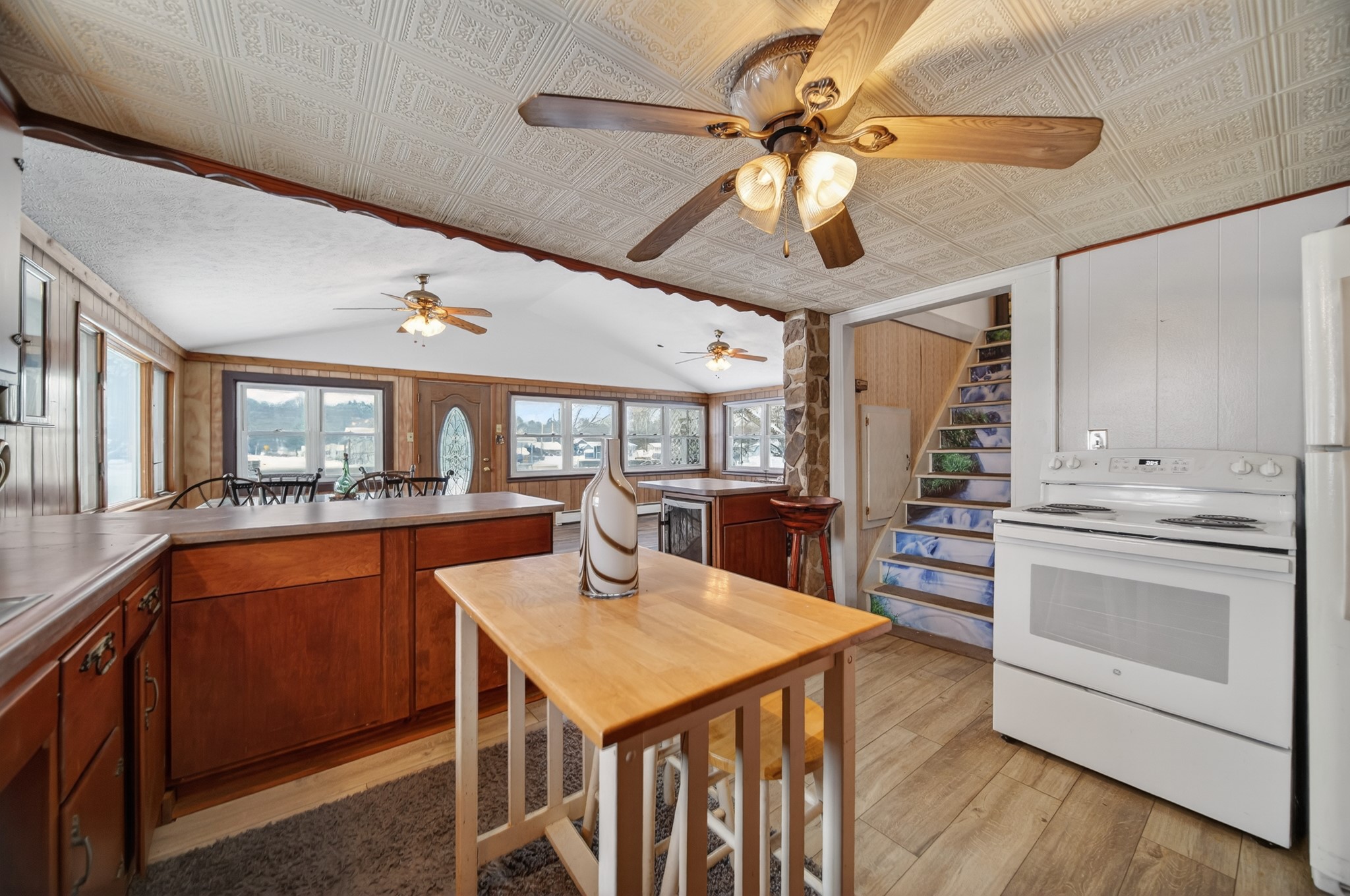 24689 WESTVIEW Drive