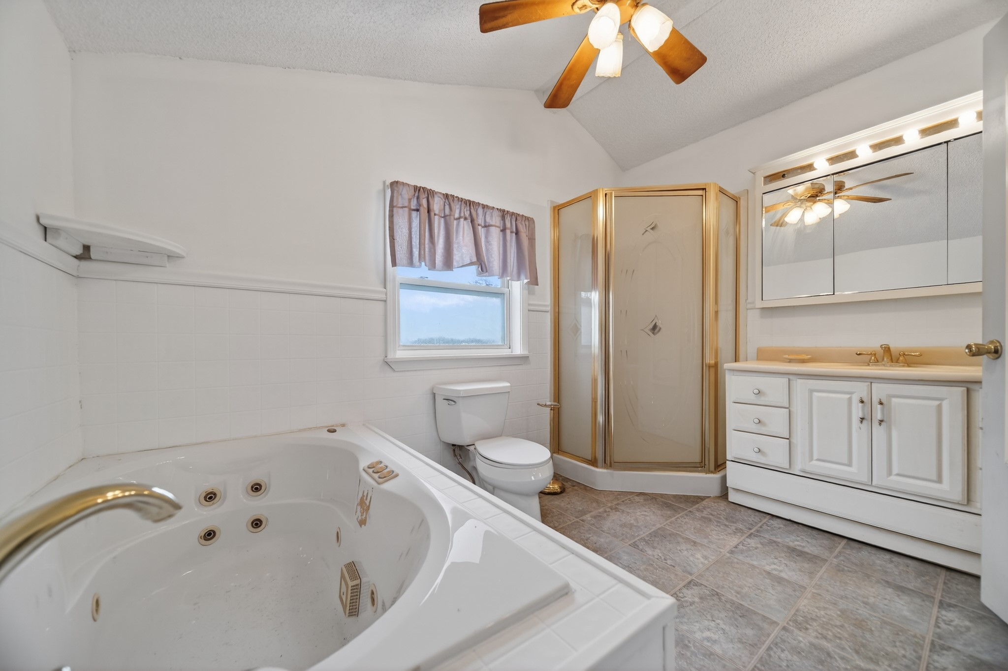 24689 WESTVIEW Drive