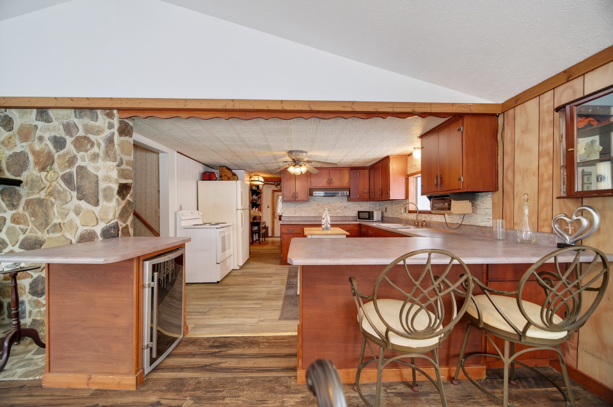24689 WESTVIEW Drive
