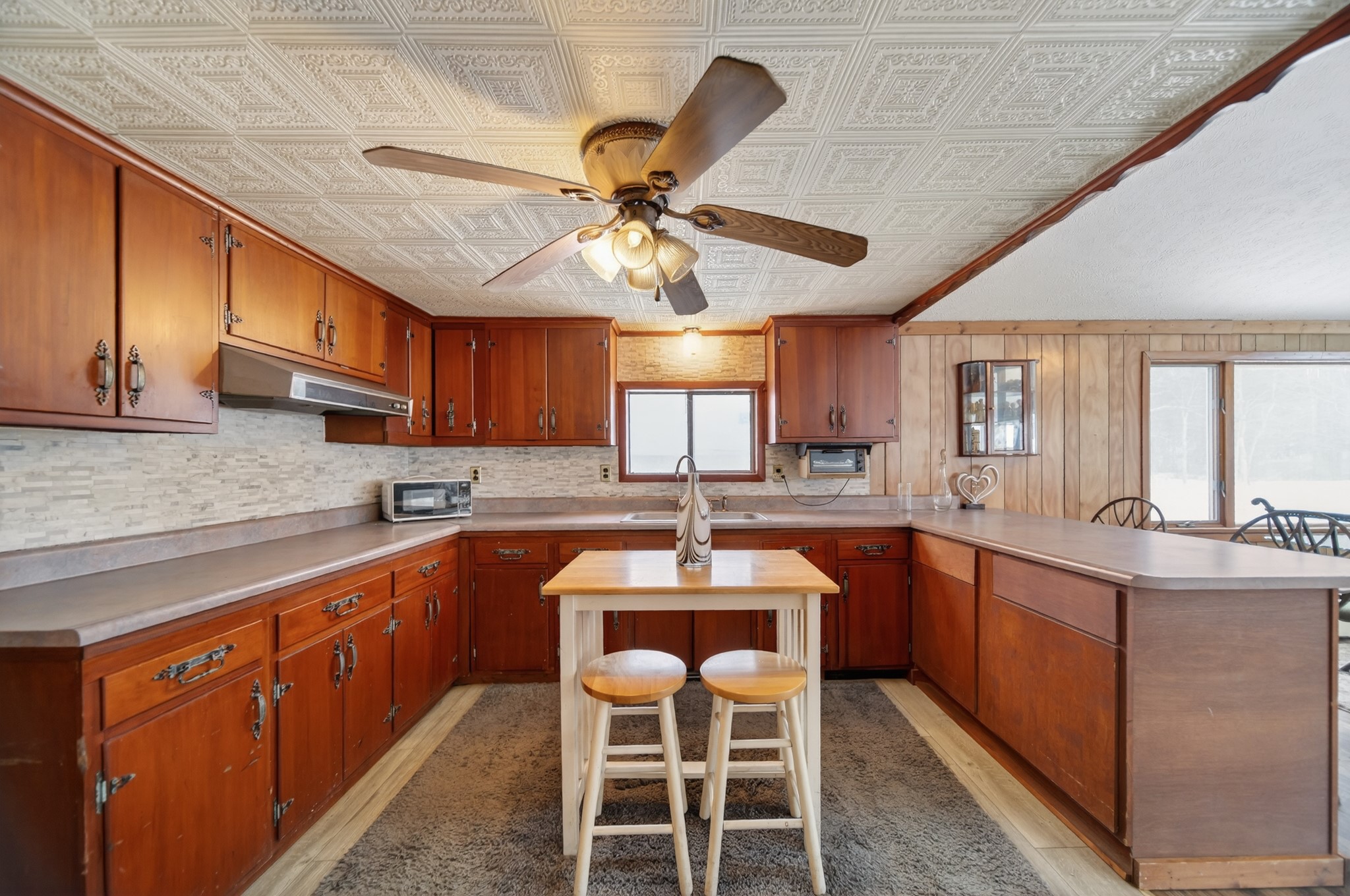 24689 WESTVIEW Drive