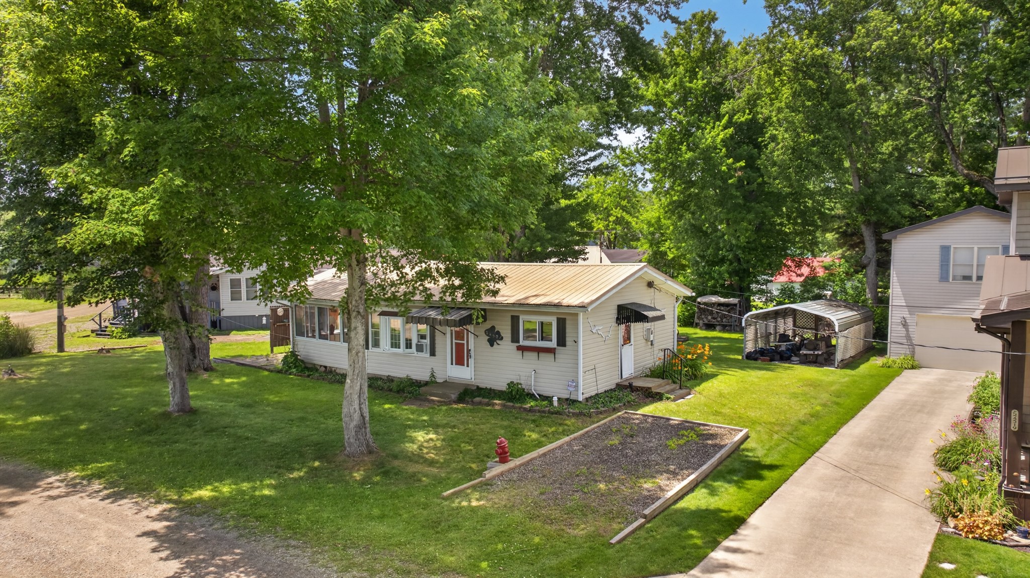 24507 SANDBURG Drive