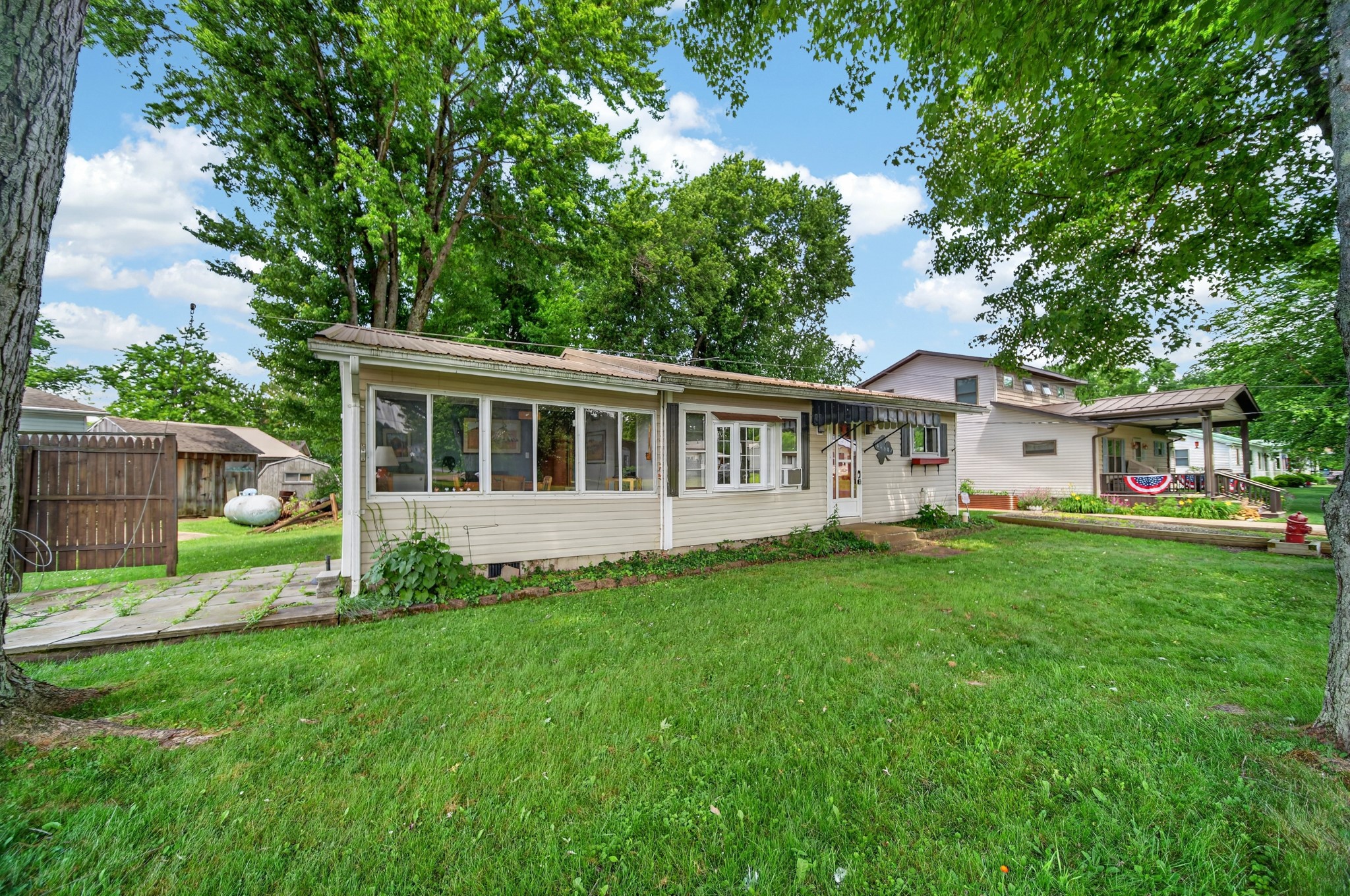 24507 SANDBURG Drive