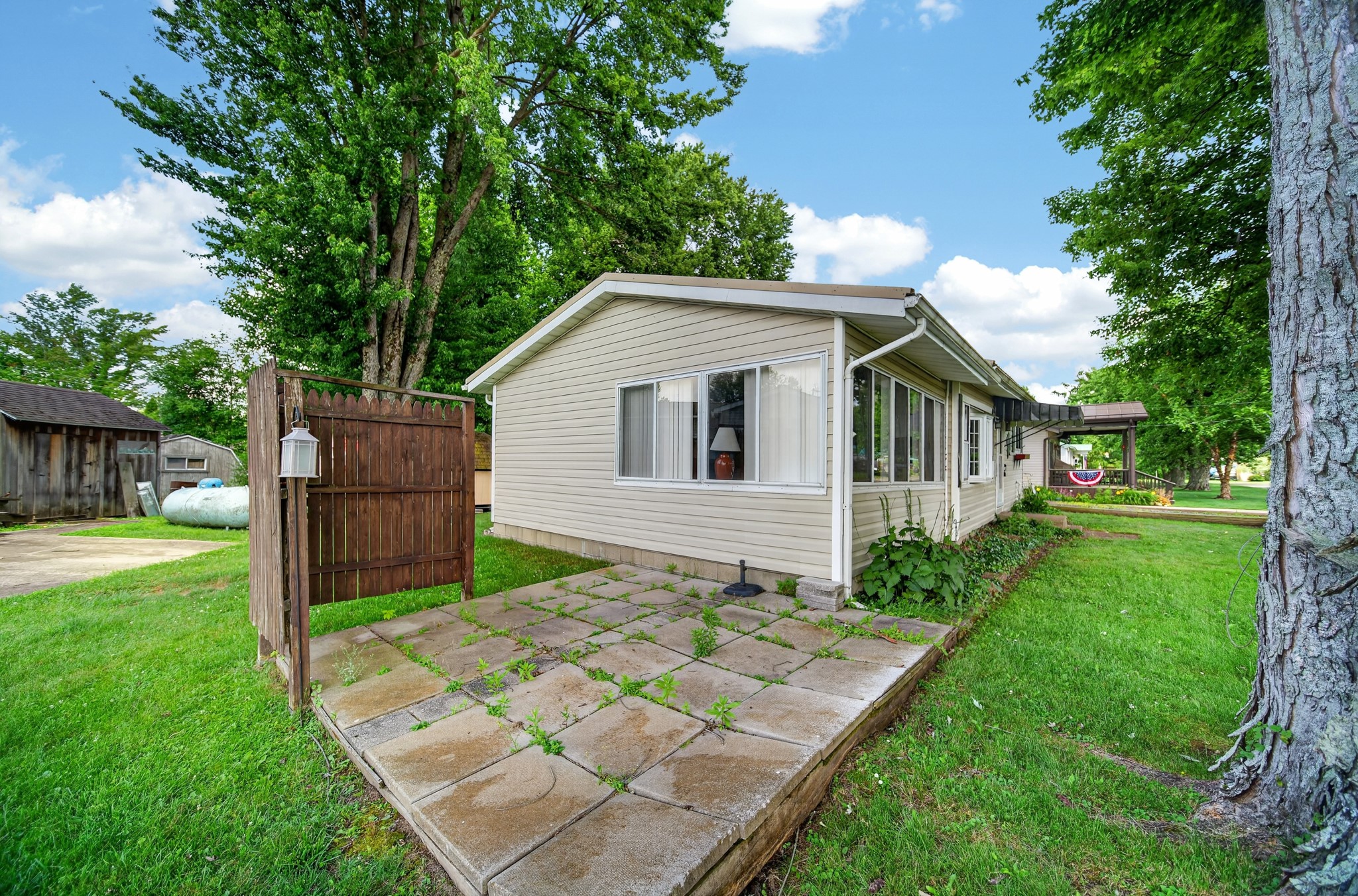 24507 SANDBURG Drive