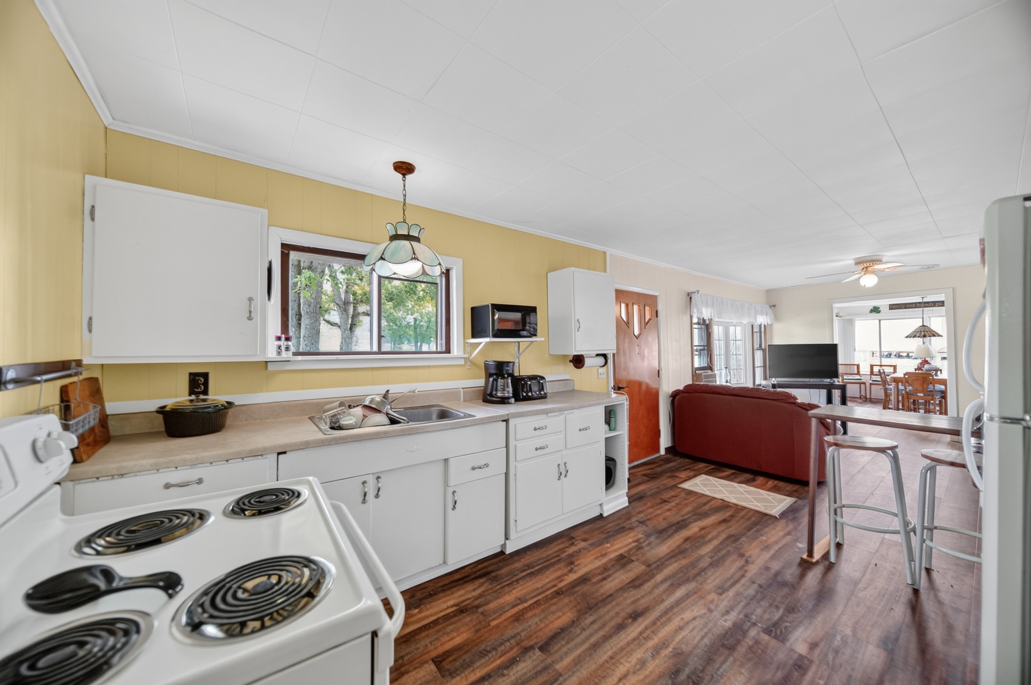 24507 SANDBURG Drive