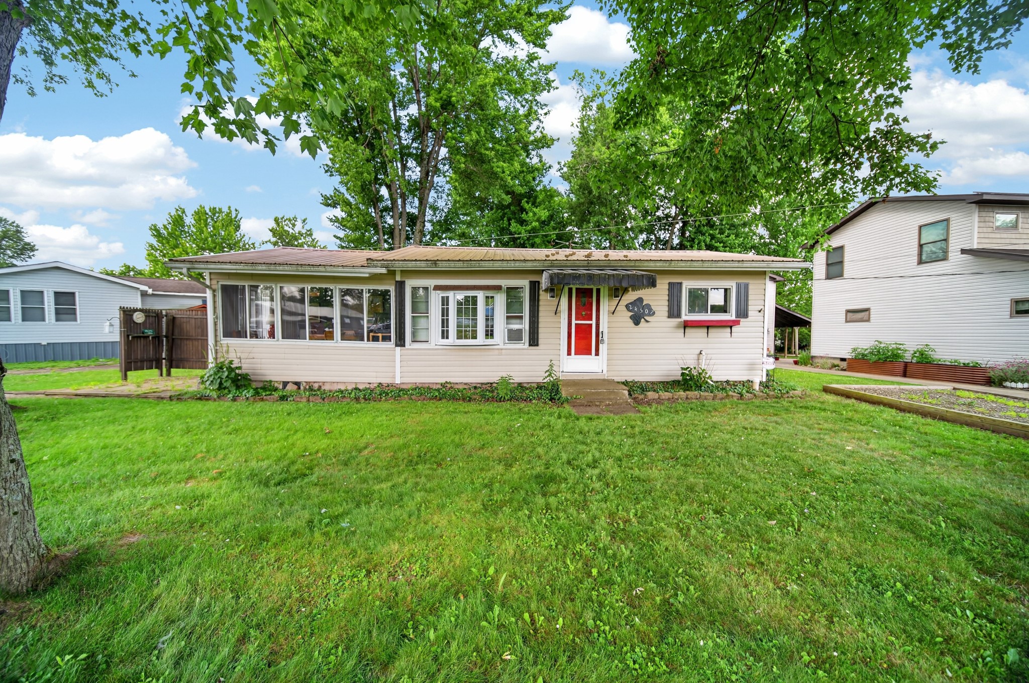 24507 SANDBURG Drive