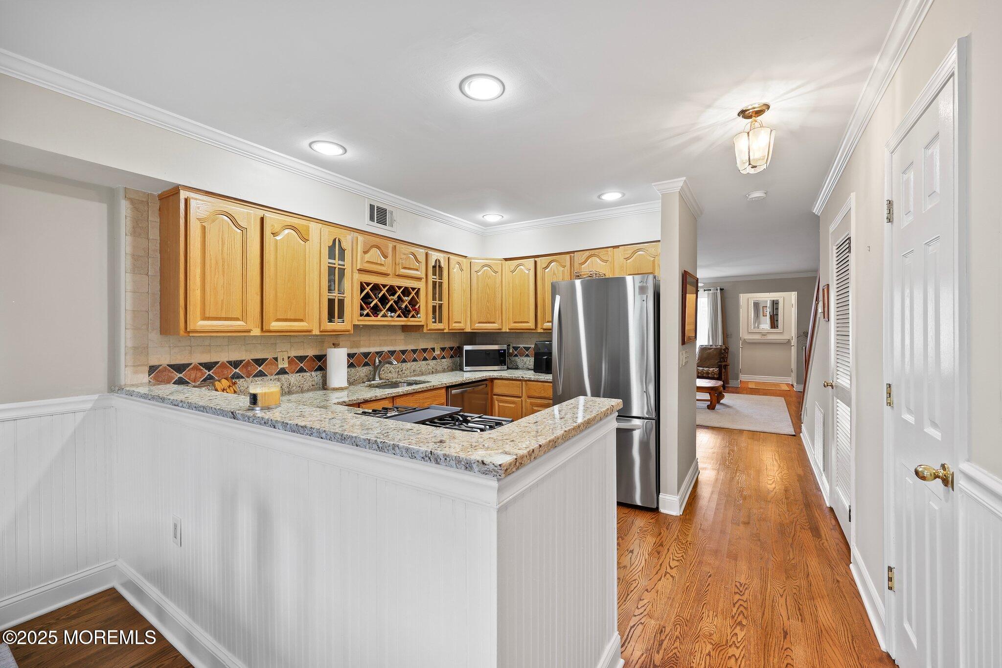 25 Meadow Avenue, 84
