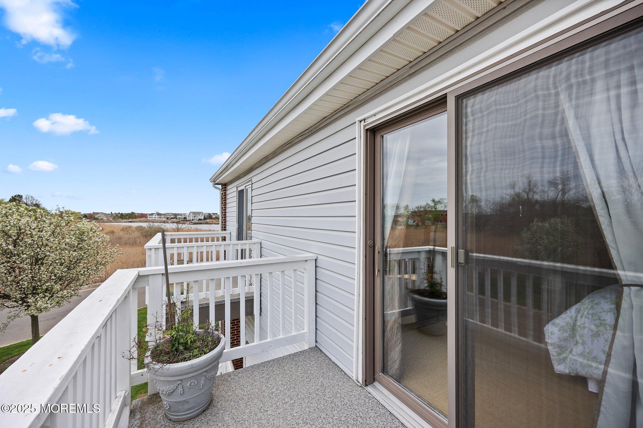 25 Meadow Avenue, 84