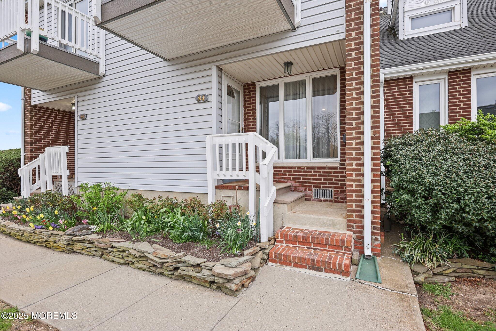 25 Meadow Avenue, 84