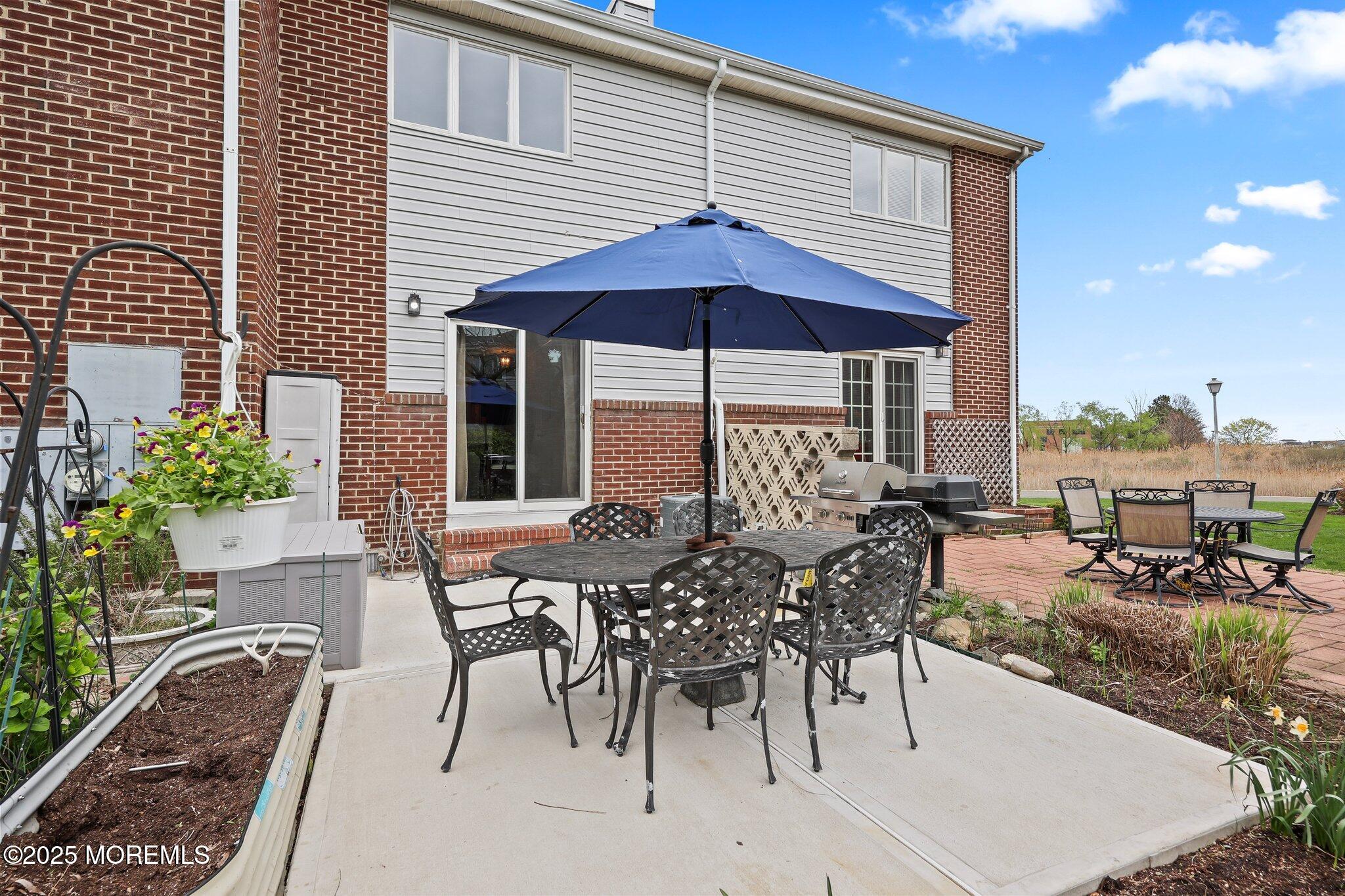 25 Meadow Avenue, 84