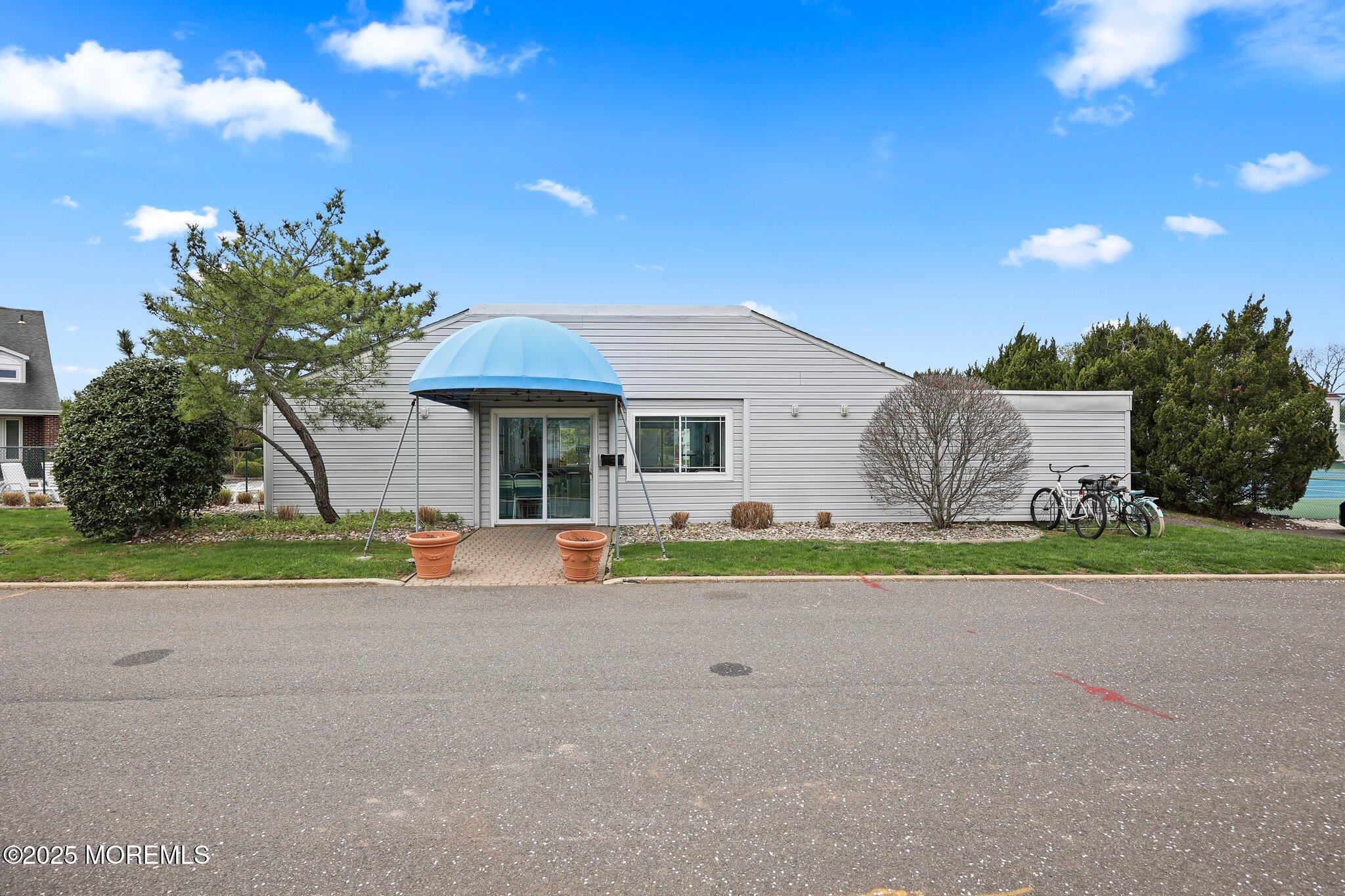 25 Meadow Avenue, 84