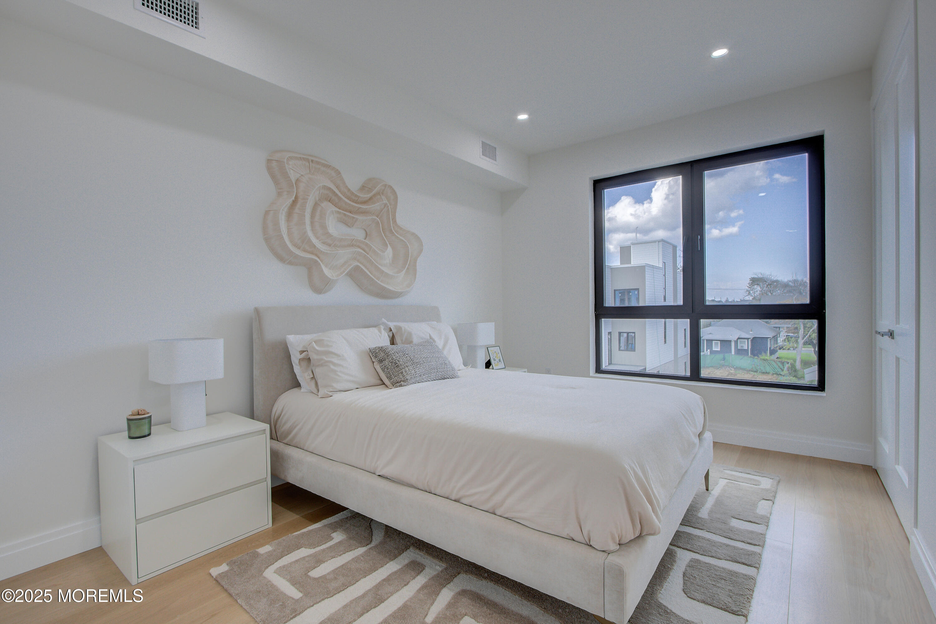 345 2nd Avenue, 14